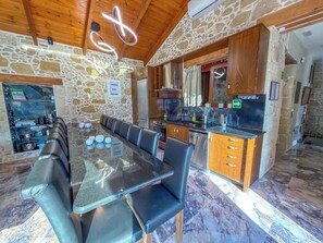 Fridge, microwave, oven, stovetop - Heated Private Seawater Ozone Pool, Jacuzzi,Cinema (Kissamos)