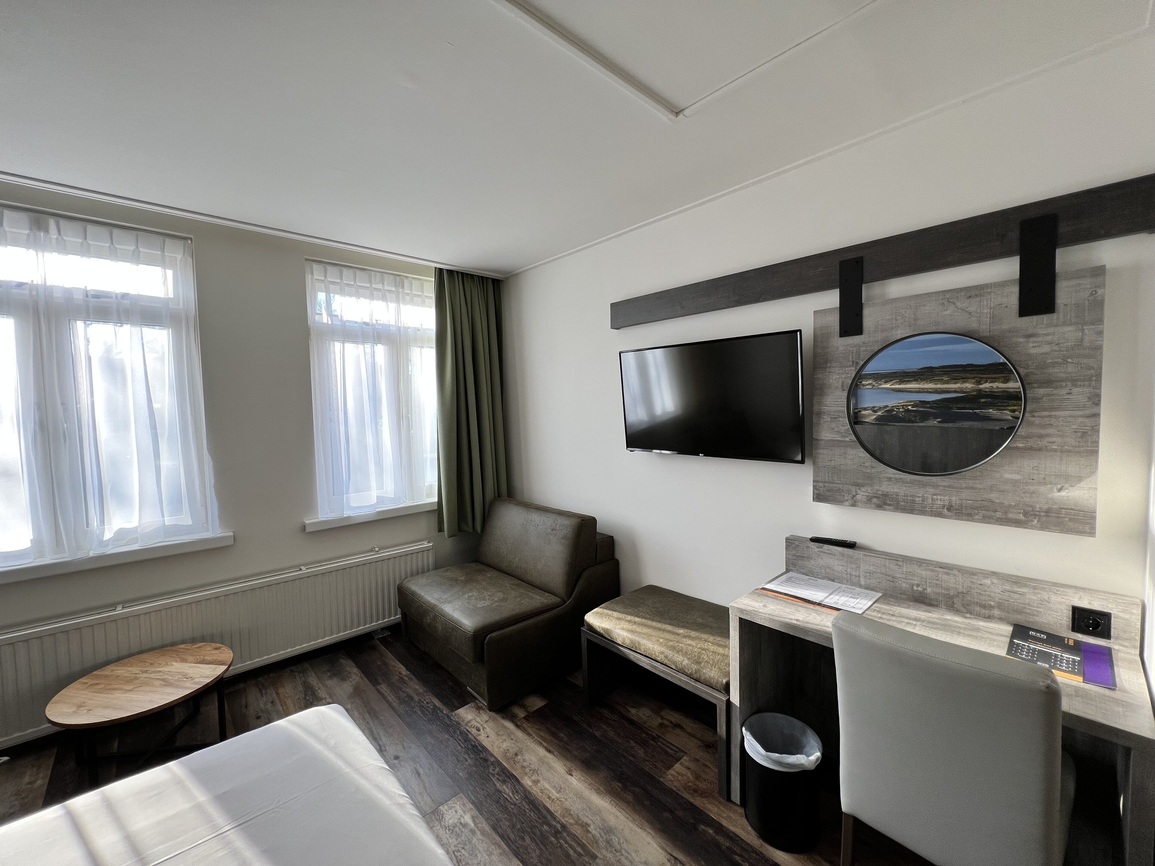 double or twin room, bathtub | living area | led tv