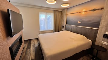 Suite, uitzicht op stad | Een bureau, een laptopwerkplek, verduisterende gordijnen, babybedden