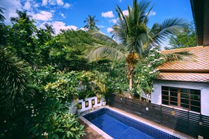 Outdoor pool, pool loungers