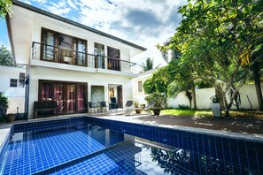 Outdoor pool, pool loungers