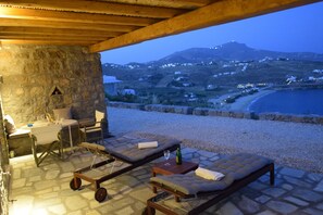 Terrace/patio - A Beachfront exclusive Villa with breathtaking view to the Aegean Sea (Καλό Λιβάδι)