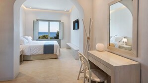 A modern bedroom with a large bed, a desk, a chair, and a large mirror. - Villa Adrali, 4 bedrooms, private pool (ΘΗΡΑ)