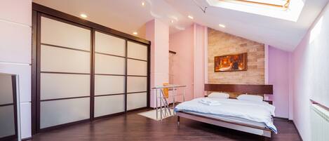 2 quartos, ferros/tábuas de passar roupa, Wi-Fi, roupa de cama