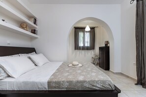 4 habitaciones, tabla de planchar con plancha y cuna de viaje 