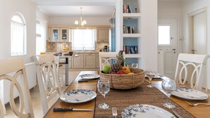 Dining - VILLA ALBA (Μικρή Βίγλα)