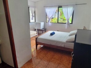 Tabla de planchar con plancha, cunas gratuitas y wifi gratis