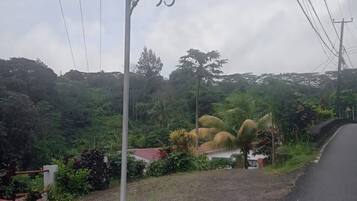 Vista frontal de la propiedad
