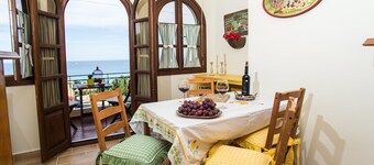 Amboula Beach Apartments