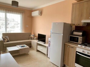 Apart Daire, Balkon, Deniz Manzaralı | Oturma alanı | Televizyon