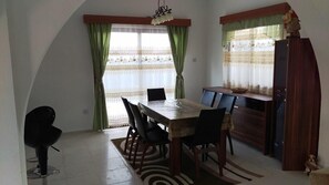 Panoramic Villa, 3 Yatak Odası, Teras, Kısmi Deniz Manzaralı | Özel mutfak | Tam boy buzdolabı, mikrodalga fırın, fırın, set üstü ocak 