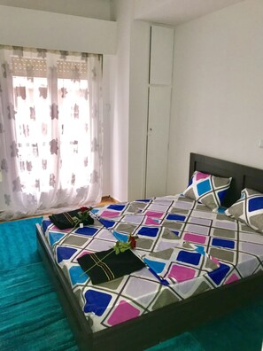 2 habitaciones, tabla de planchar con plancha y internet 