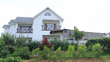Mặt tiền nơi lưu trú