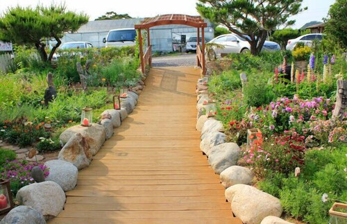 White House on the Hill HayanZip