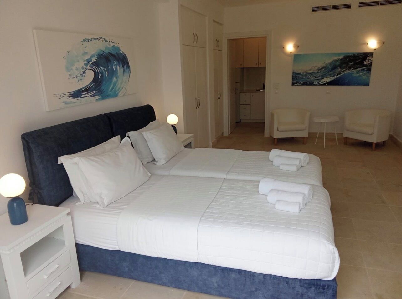 5 slaapkamers, een kluis op de kamer, een bureau