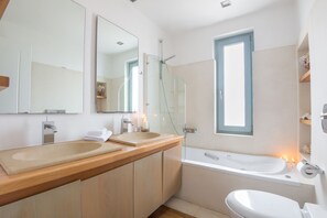 Shower, jetted tub, eco-friendly toiletries, hair dryer