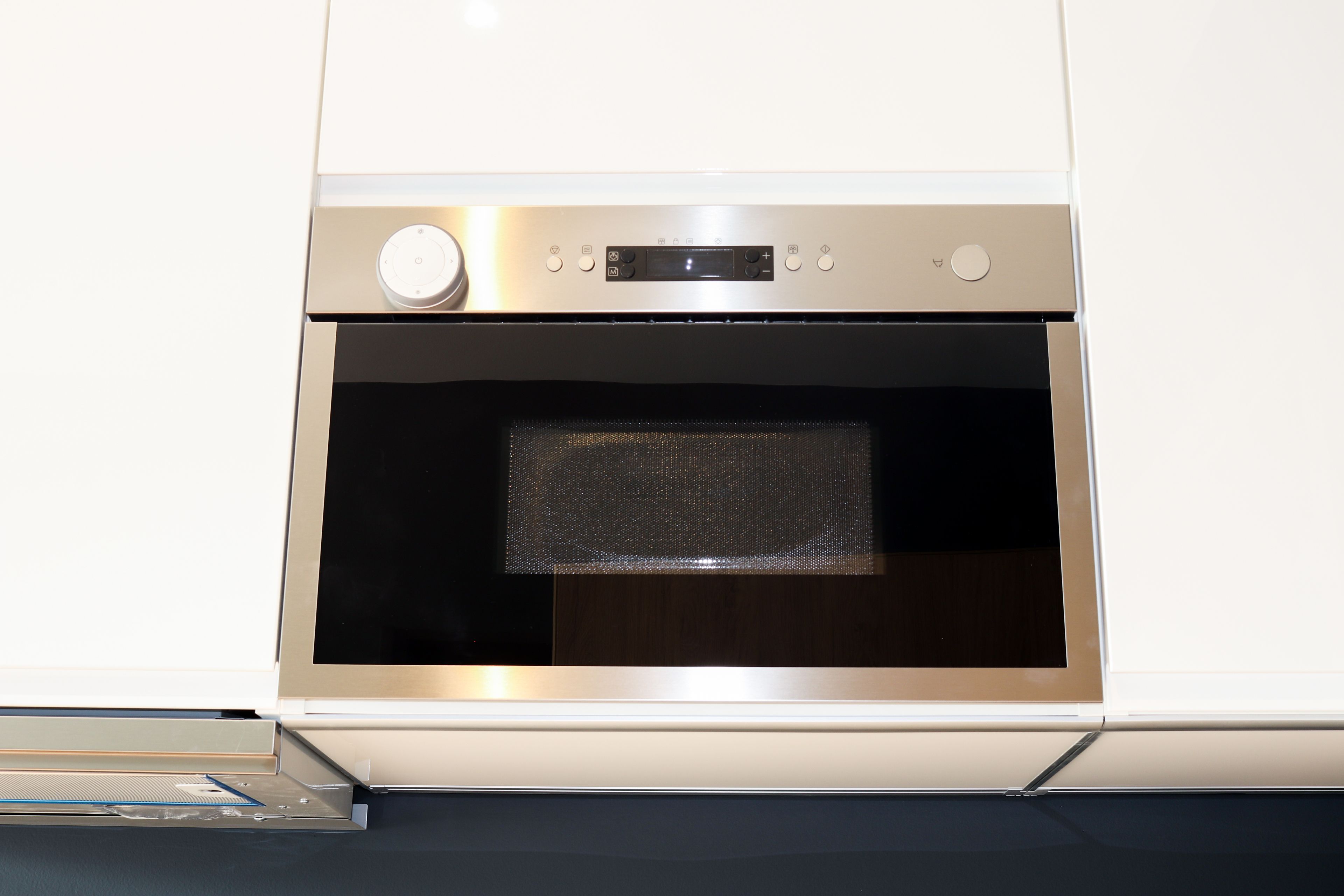 deluxe quadruple room | private kitchen | fridge, microwave, stovetop, coffee/tea maker