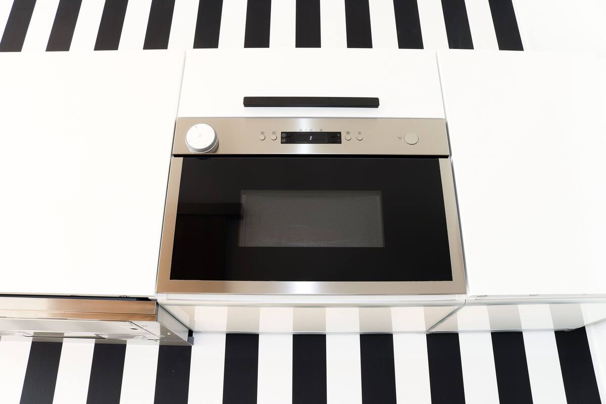 double room | private kitchen | fridge, microwave, stovetop, coffee/tea maker