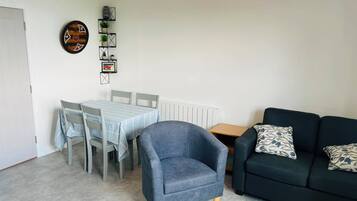Studio, Sea View | In-room dining