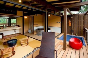 Outdoor spa tub - Yumenoian Yuyakekoyake (Himeji)