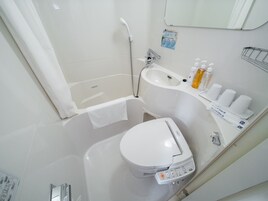 Bañera con ducha, artículos de tocador gratuitos, secador de pelo