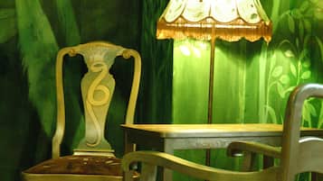 Design-Doppelzimmer (Lieblingsplatz des Schlangenkönigs) | Individuell dekoriert, individuell eingerichtet, VerdunkelungsvorhÀnge