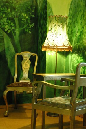 Design Double Room (Lieblingsplatz des Schlangenkönigs) | Individually decorated, individually furnished, blackout curtains - Pension Spreewelten (Lübbenau/Spreewald)