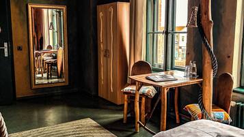 Camera Design (Gemach des Wendeskönigs) | Con stile personalizzato, con arredamento individuale, tende oscuranti