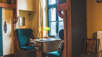 Design-Doppelzimmer (Spreewaldexpress) | Individuell dekoriert, individuell eingerichtet, VerdunkelungsvorhÀnge