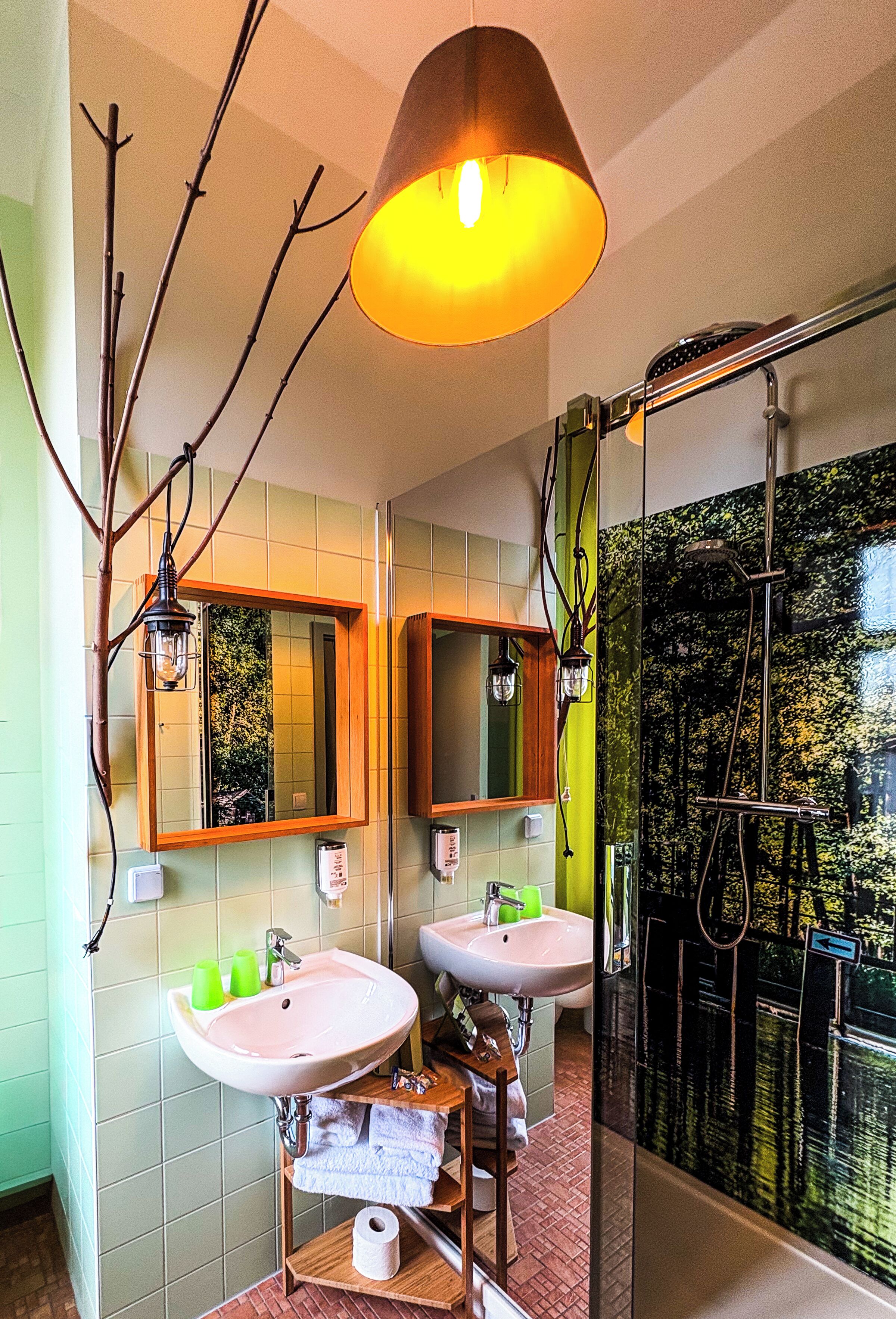 Design Double Room (Fipfels Wipfel) | Bathroom | Hair dryer, towels, soap, toilet paper