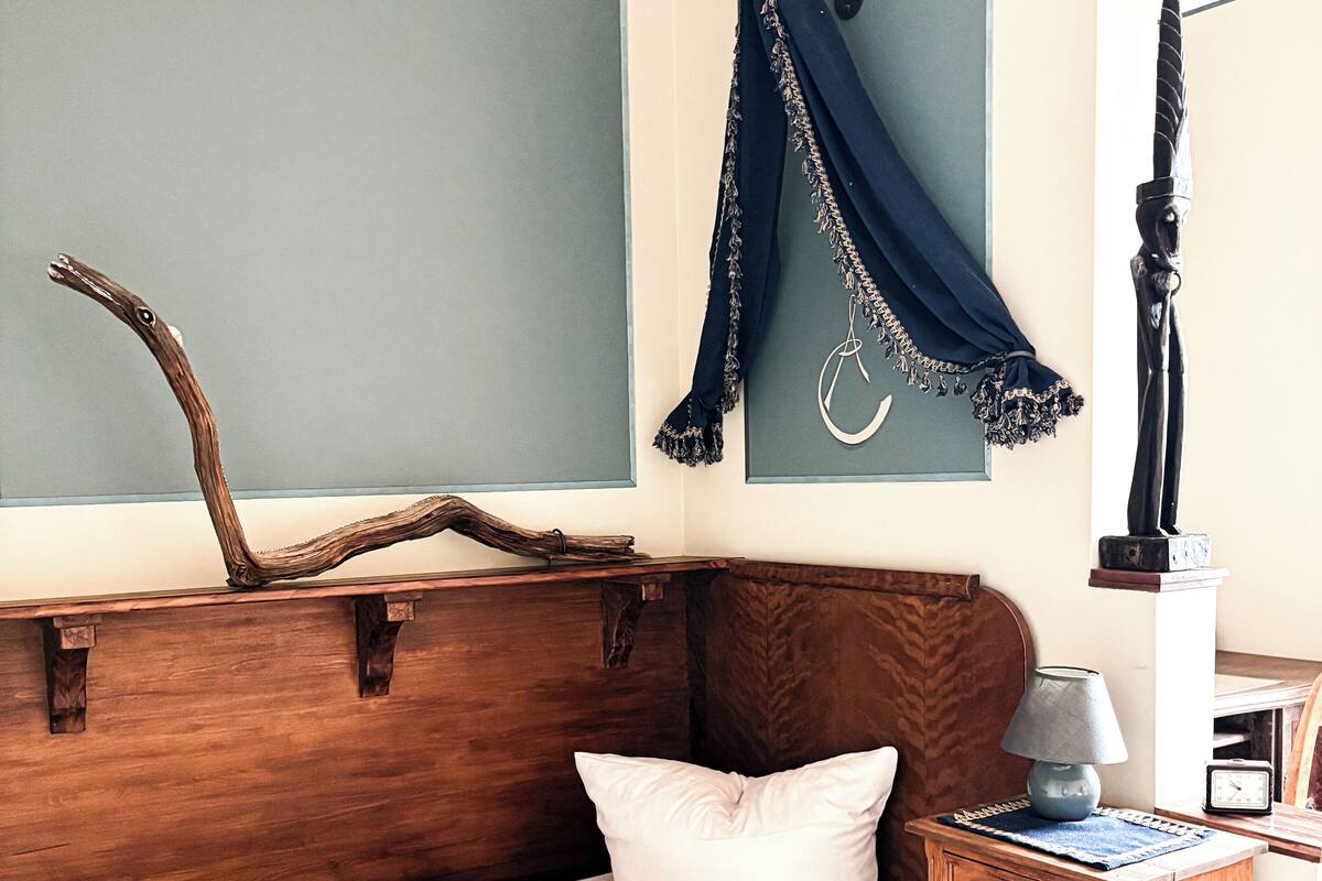 The Secret Room of Ambrosius C. - NO SHOWER / Shared Bathroom