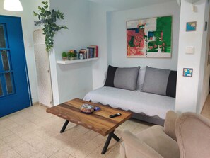 TV connectée, livres, médiathèque