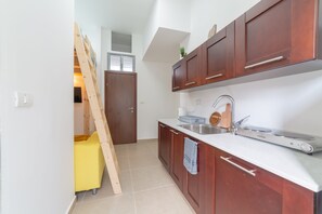Fridge, stovetop, electric kettle, toaster