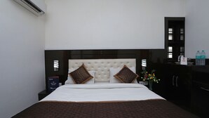 Deluxe Double Room | Desk, laptop workspace, cribs (surcharge), WiFi (free) - Marc Royal (Agra)