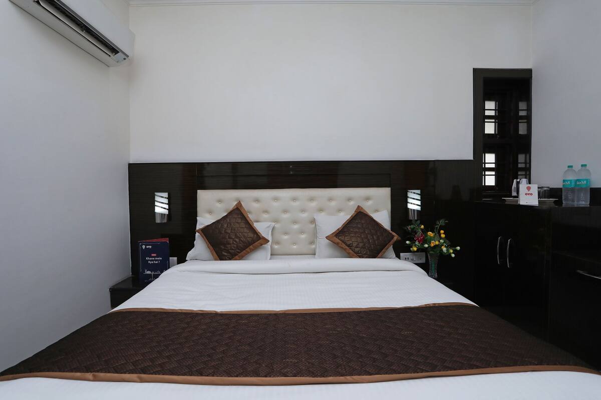 Deluxe Double Room | Desk, laptop workspace, cribs (surcharge), WiFi (free)