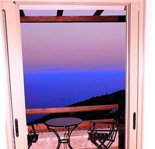 DIO GUESTHOUSES VILLA PARNONAS 3 B/R WITH PRIVATE GARDEN AND SWIMMINGPOOL