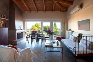 Télévision, cheminée