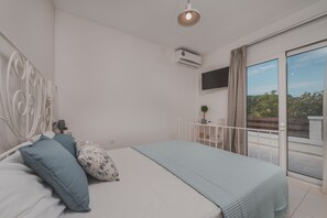 2 室のベッドルーム、セーフティボックス (室内)、アイロン / アイロン台、旅行用ベビーベッド