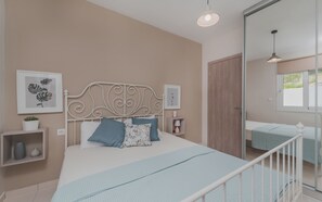 2 室のベッドルーム、セーフティボックス (室内)、アイロン / アイロン台、旅行用ベビーベッド