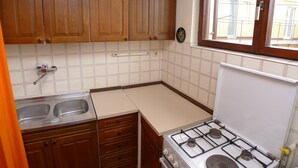 Apartemen (2 Bedrooms) | Dapur pribadi | Meja makan