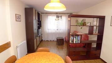 Apartment (2 Bedrooms) | Wohnbereich
