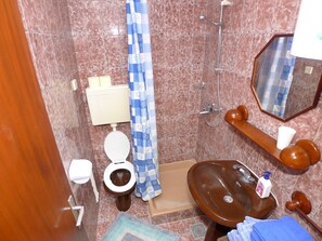 A bathroom with a toilet, shower, sink, and mirror. - Apartment for 5 Persons With Balcony (Medulin)