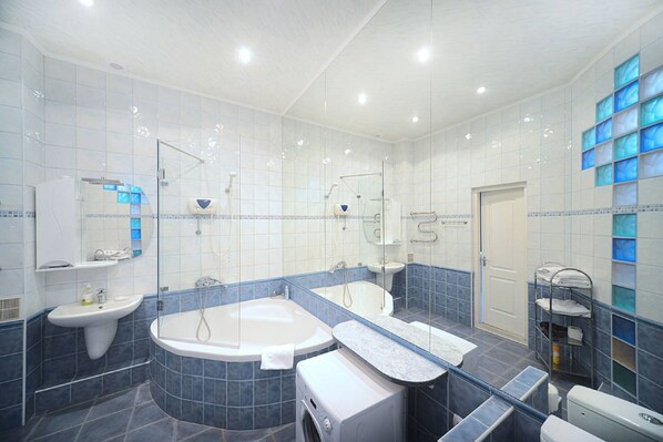 Combined shower/tub, hair dryer, towels, soap