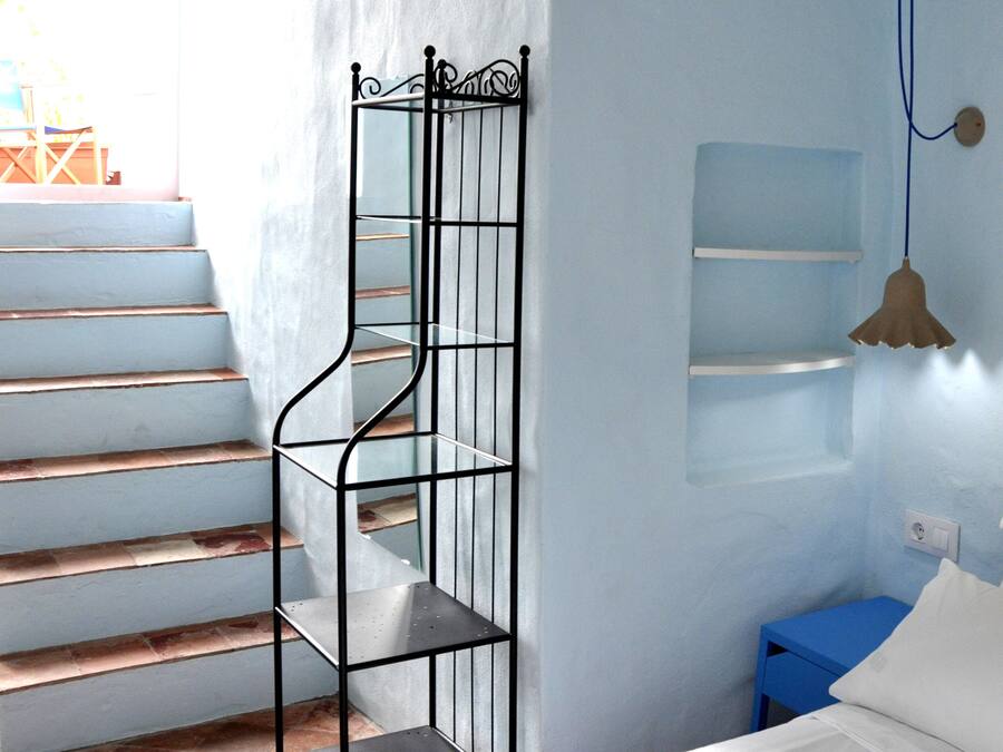 Suite, 1 King Bed, Jetted Tub | Soundproofing, free WiFi, bed sheets