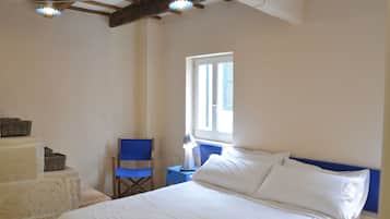 Basic Double Room | Soundproofing, free WiFi, bed sheets