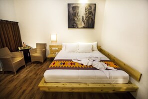 Minibar, desk, free WiFi