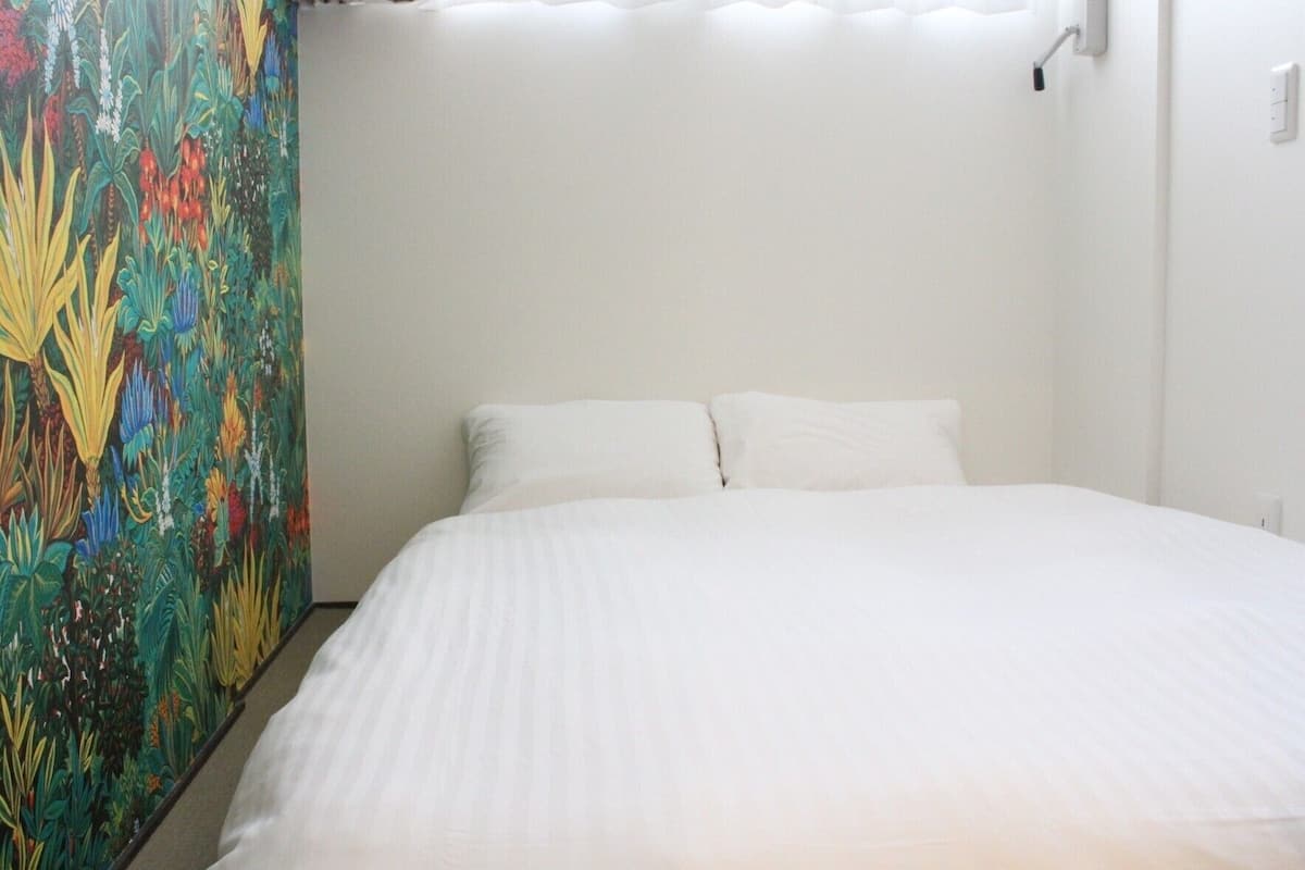 Blackout curtains, free WiFi, bed sheets