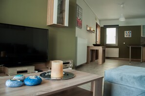 Television - Cozy Flat near Athens City Center (Athens)