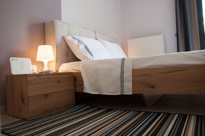 Laptop workspace, soundproofing, iron/ironing board - Cozy Flat near Athens City Center (Athens)