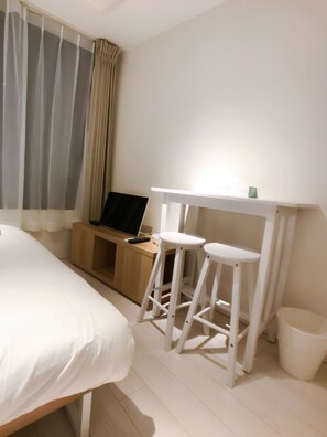 1 chambre, bureau, fer et planche à repasser, Wi-Fi gratuit